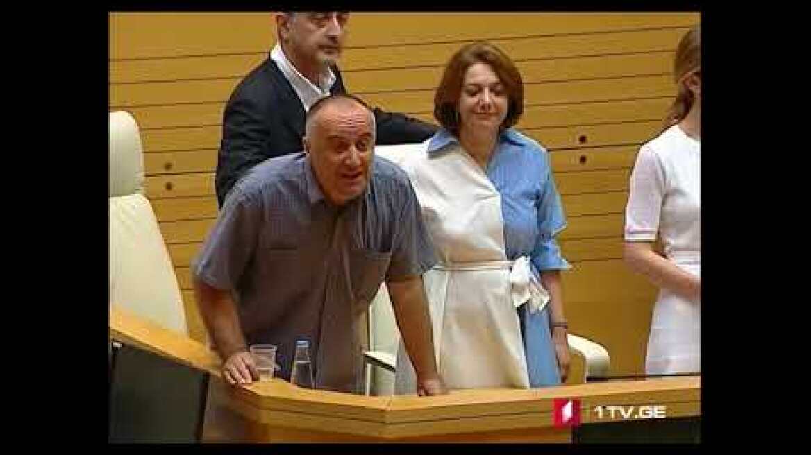აკაკი ბობოხიძემ რუს დეპუტატებს წყალი შეასხა