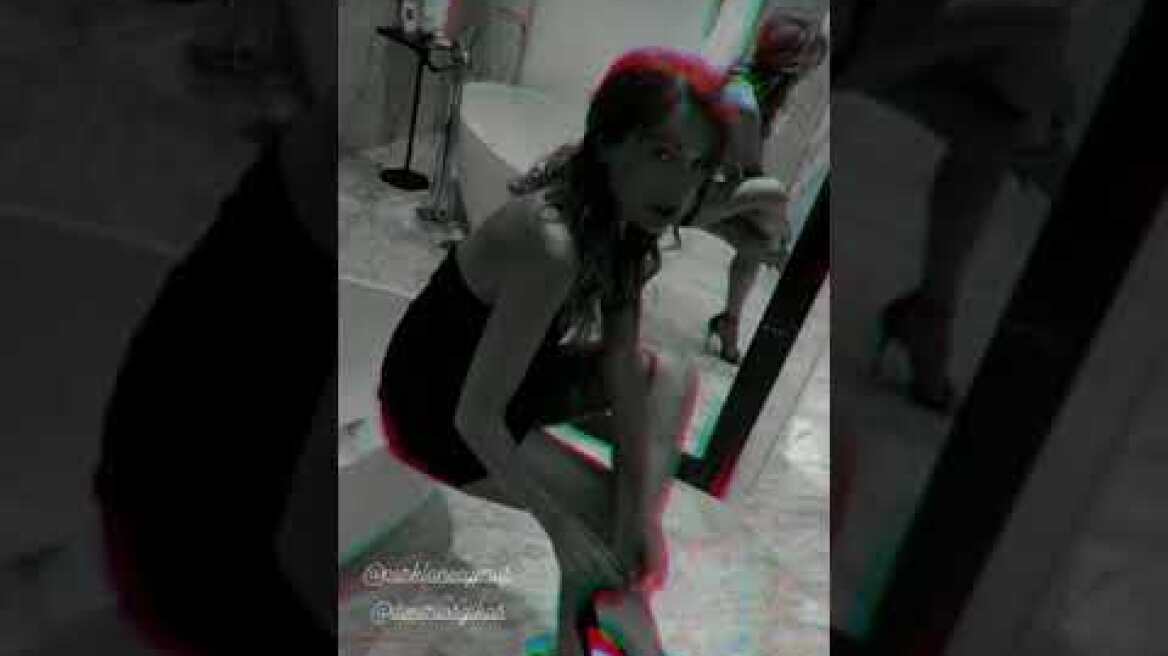 Δέσποινα Βανδή: "περιπαίζει" τον μακιγιέρ τής!