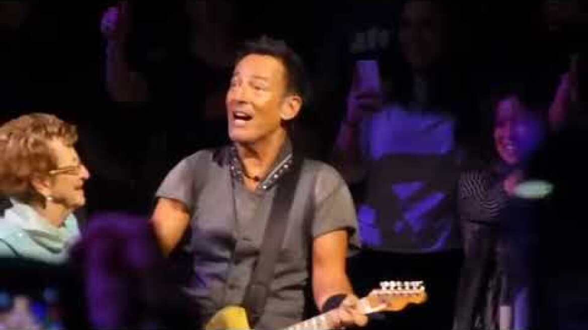 Bruce Springsteen and his mother ass shaking at Madison Square Garden, 2016 (with subtitles )