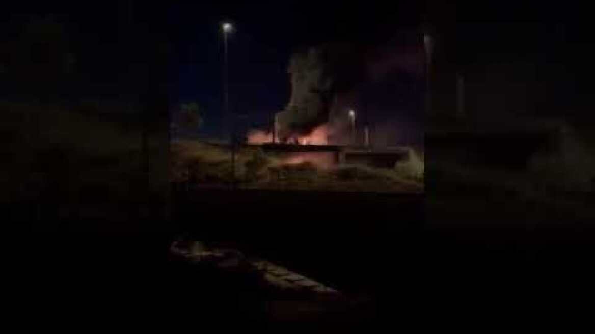 Ανατροπή βυτιοφόρου στην Αθηνών-Κορίνθου (1)