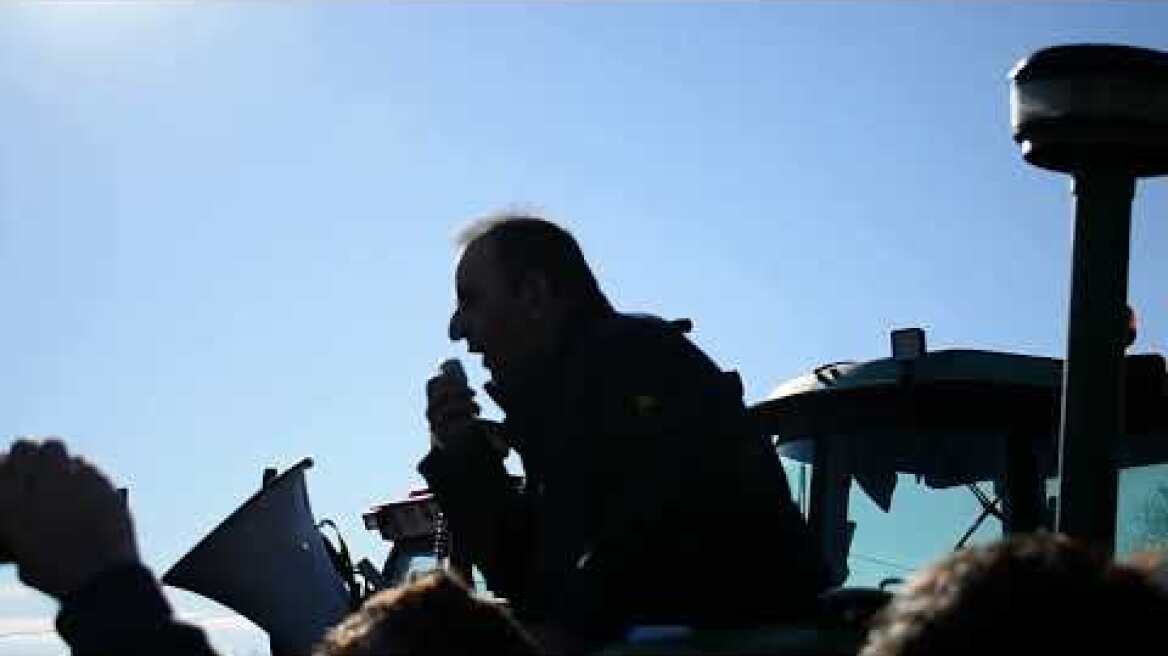 Ο Ρίζος Μαρούδας στο μπλόκο των τρακτέρ στη Νίκαια