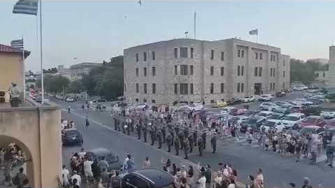 Υποστολή σημαίας (1)