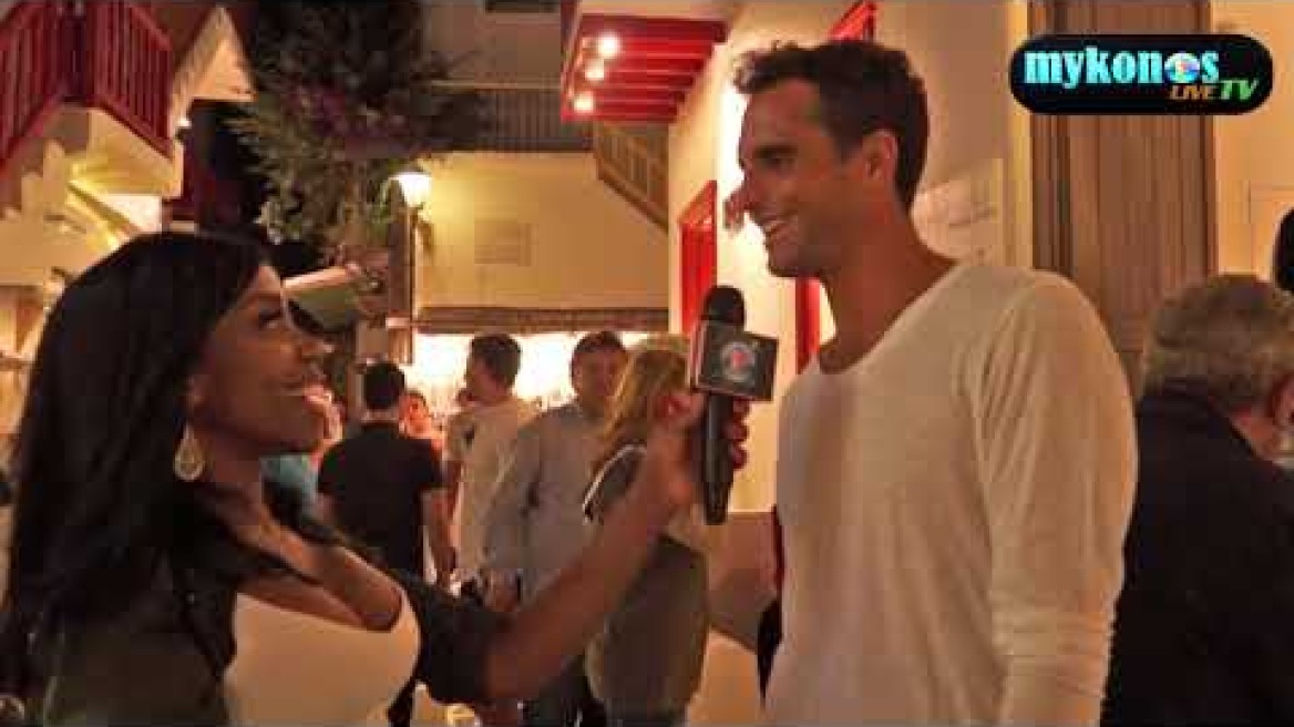 Τα «νυχτοπερπατήματα» του Γιαννη Δρυμωνάκου στη Μύκονο!