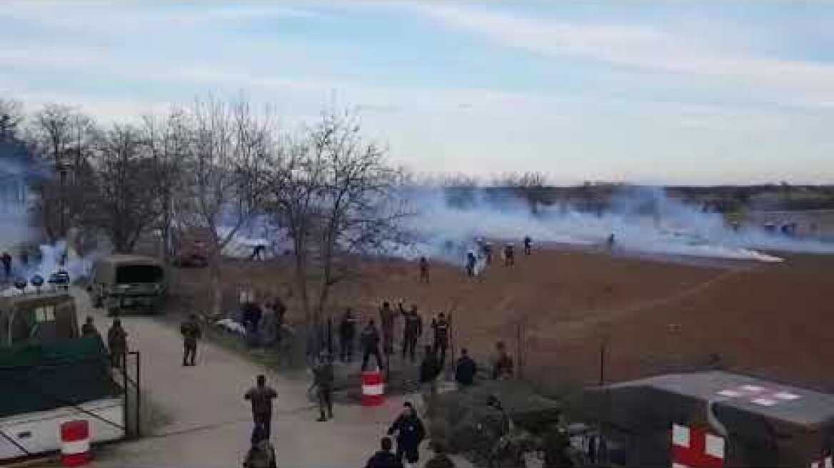 Ρίψη μεγάλου αριθμού δακρυγόνων από την τουρκική πλευρά εναντίον των Ελλήνων στρατιωτών