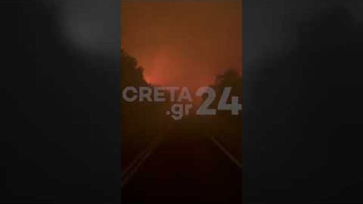 Καίγονται σπίτια στην Ιεράπετρα – Ανεξέλεγκτο το πύρινο μέτωπο