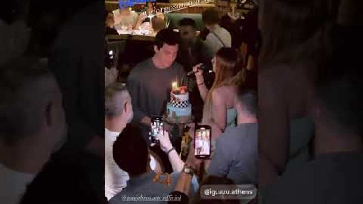 Η Τάνια Μπρεάζου τραγούδησε χρόνια πολλά στον Γιώργο Αμούτζα για τα γενέθλιά του