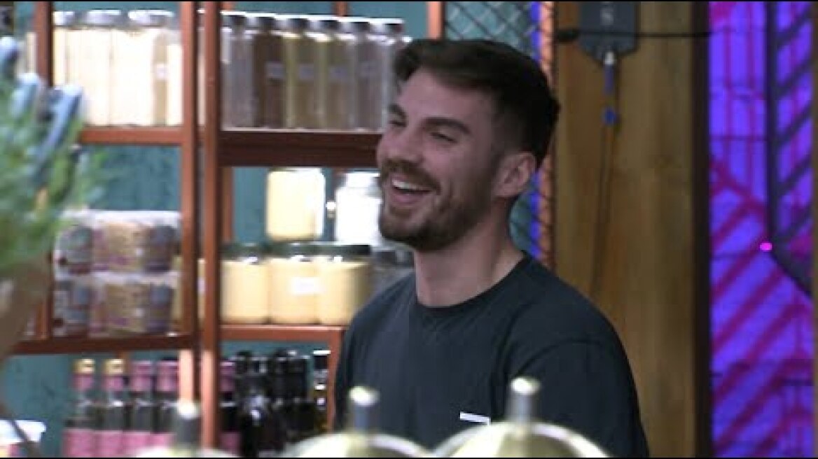 #ΆκηΠετρετζίκη, εσύ; Ή μήπως #ΓιώργοΣαμπάνη;