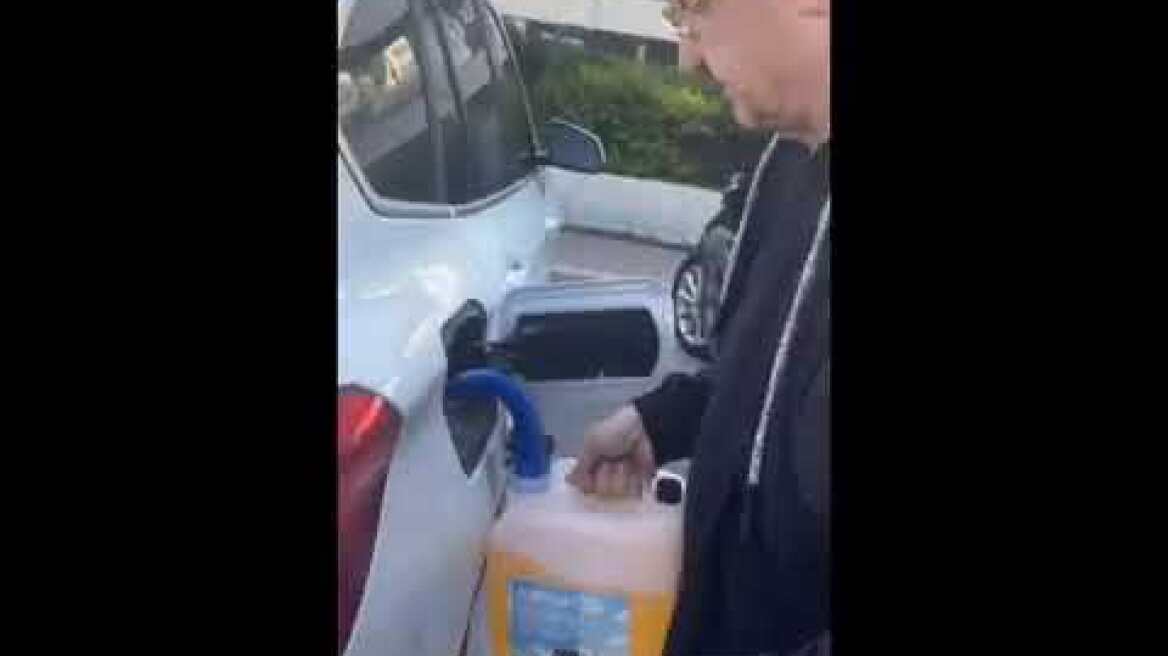 Η Κόνι Μεταξά έμεινε από βενζίνη