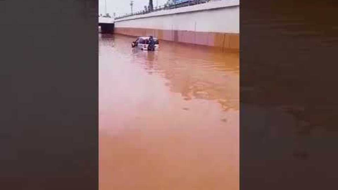 Απεγκλωβισμός οδηγού στην Εθνική οδό