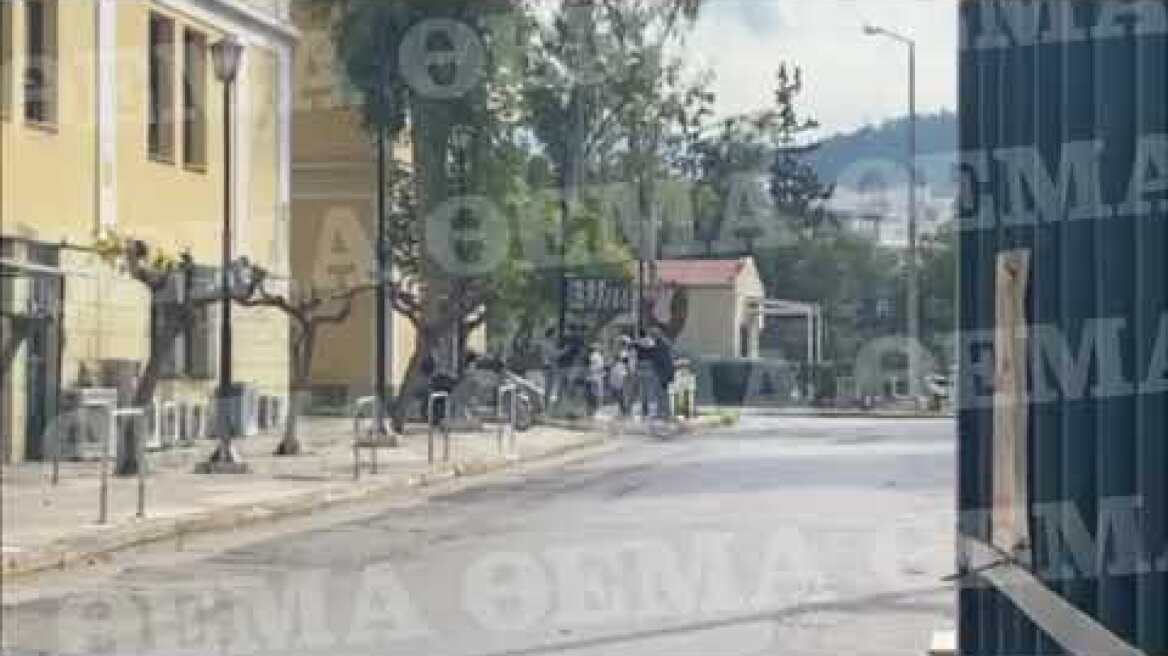 Έγκλημα στο Περιστέρι: Στον ανακριτή ο 35χρονος πατροκτόνος