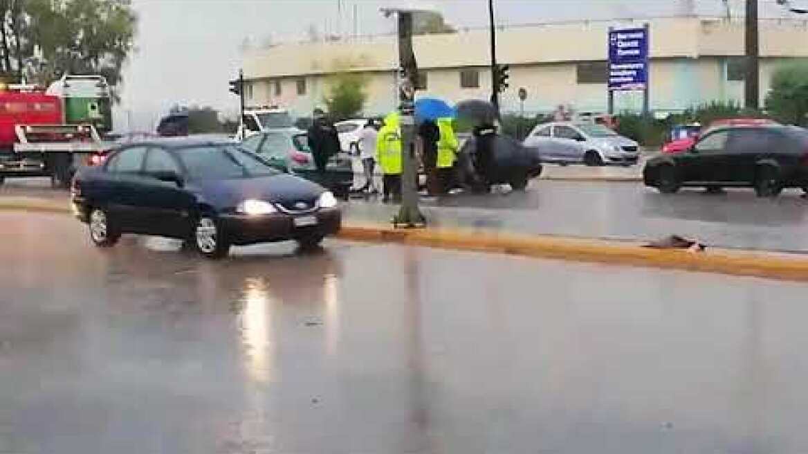 tempo24.gr ΚΑΡΑΜΠΟΛΑ ΑΥΤΟΚΙΝΗΤΩΝ ΣΤΗΝ ΠΑΤΡΑ ΛΟΓΩ ΚΑΚΟΚΑΙΡΙΑΣ Ι