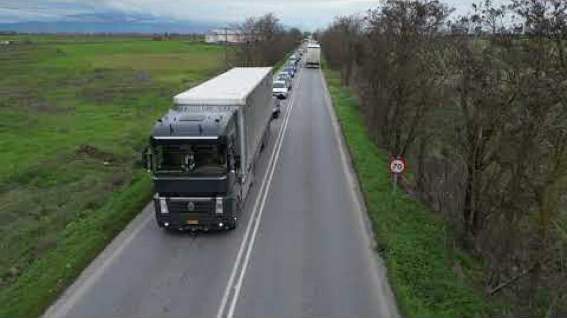 Πάνω από 10 χιλιόμετρα η ουρά για την έξοδο στη Ριτσώνα