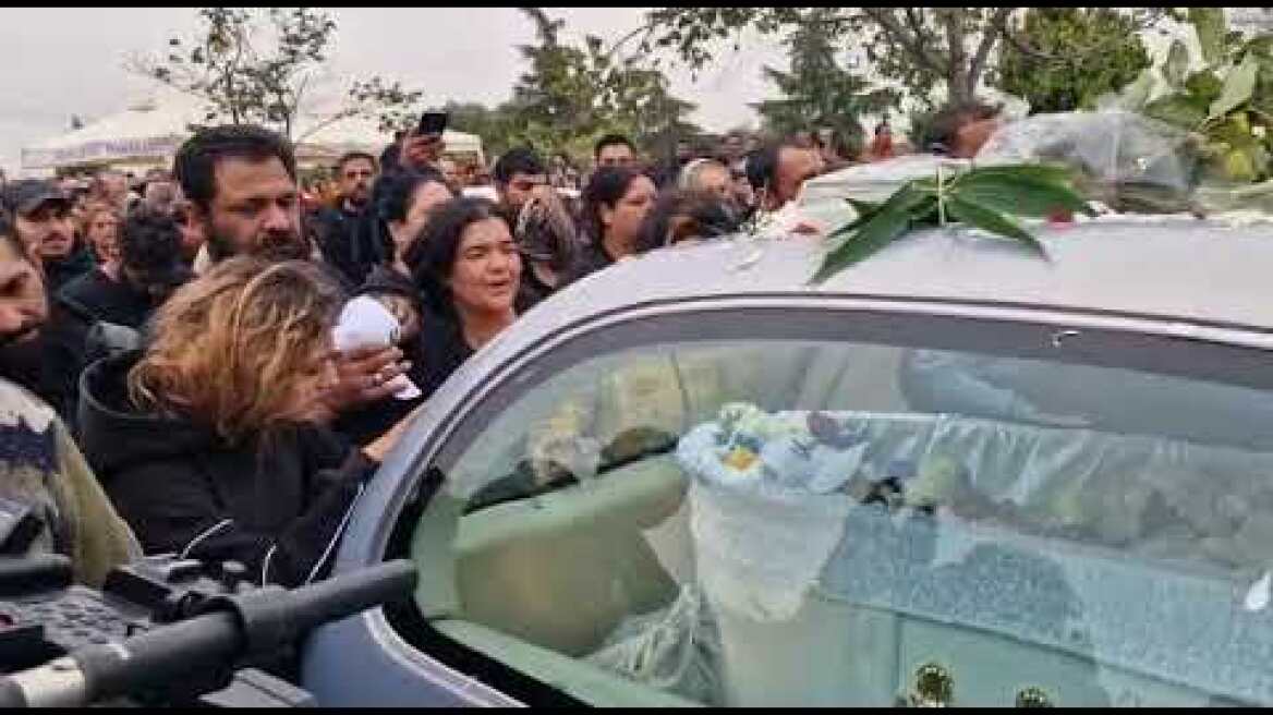 Οι Ρομά αποχαιρέτησαν τον 16χρονο με δάκρυα και μουσική 3