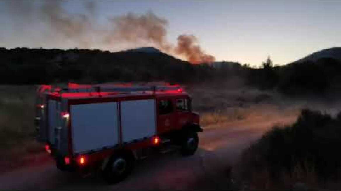 Εικόνες από τη φωτιά στη Βούλα (1)