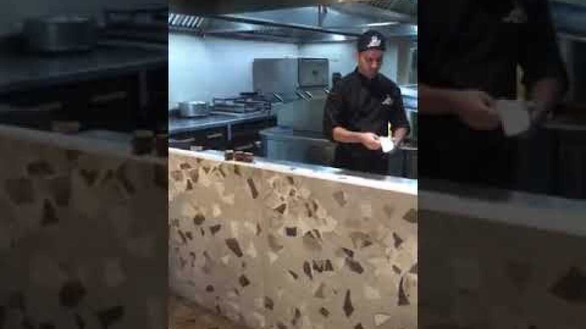 Οι χρυσες μπριζόλες του Salt Bae έφτασαν στη Μύκονο3