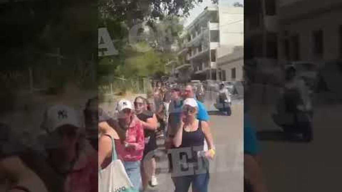 Oυρές έξω από το Ηρώδειο για το βίντεο κλιπ των Coldplay