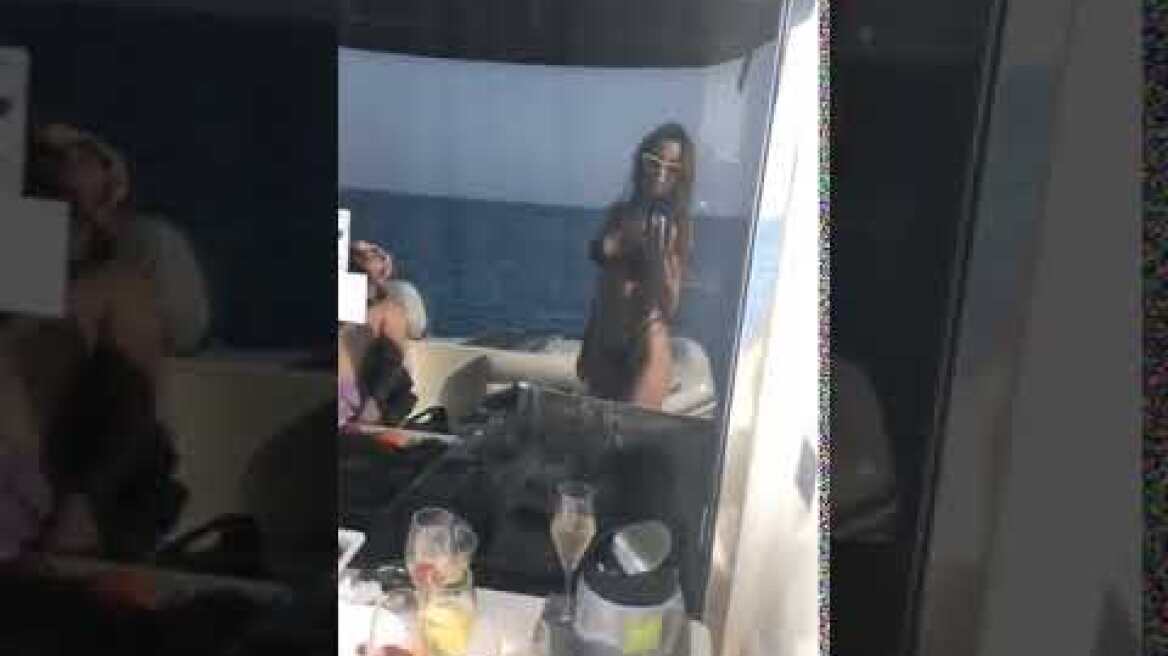 Βίντεο: Η Ελένη Φουρέιρα φόρεσε το πιο μικροσκοπικό μπικίνι της