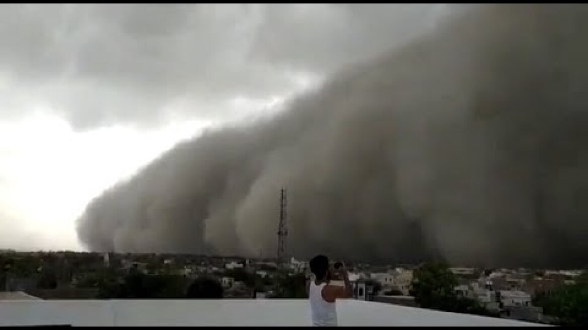 'Apocalyptic' scenes on camera as massive dust storm engulfs Rajasthan city