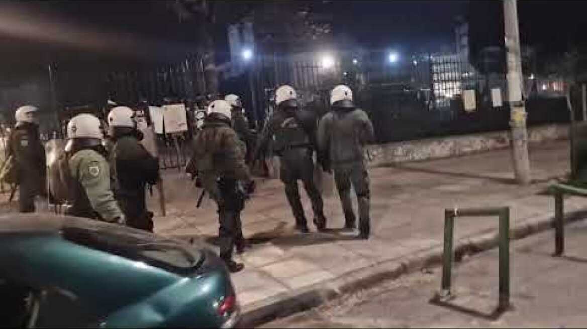 Επεισόδια μετά τη λήξη πορείας αναρχικών στη Θεσσαλονίκη (4)