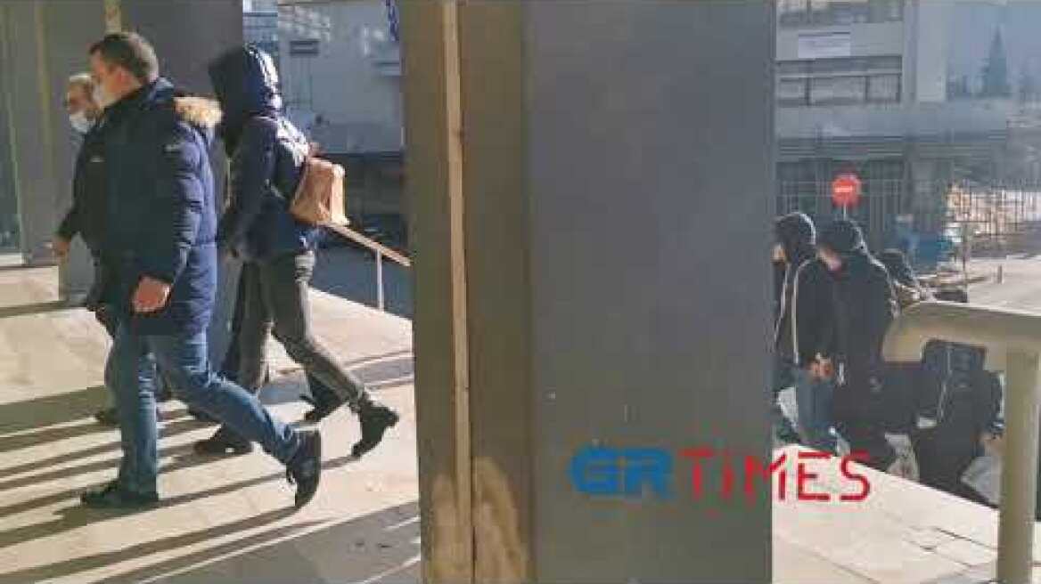 Στο δικαστήριο οι 27 συλληφθέντες - GRTimes.gr