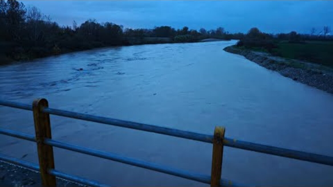 Τρίκαλα Πηνειός ποταμός ανησυχία τρομάζει η μεγάλη άνοδος της στάθμης φούσκωσε απότομα 5-12-2025