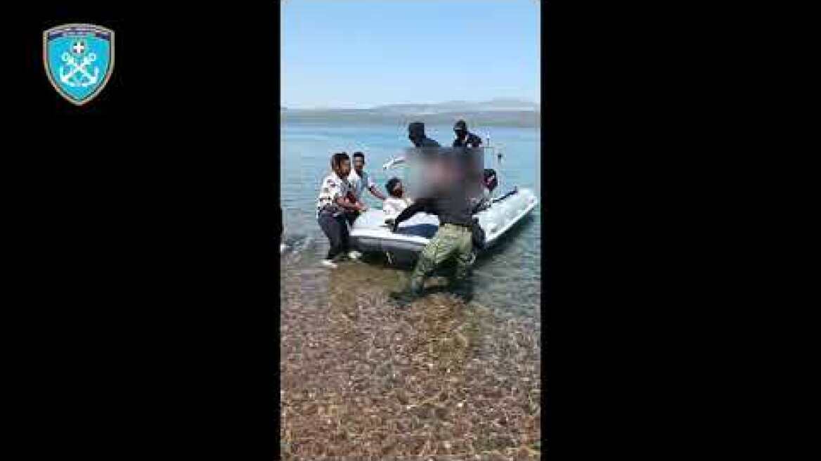 Επιχείρηση απεγκλωβισμού 31 αλλοδαπών και 1 νεογνού από τη νησίδα Μπαρμπαλιάς ανατολικά ν.Λέσβου