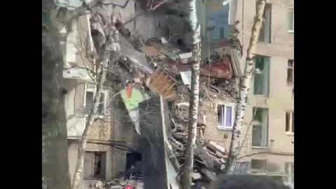 Russia: building collapses gas explosion Moscow/ Москва:ОРЕХОВО-ЗУЕВО Дом обрушился взрыв газа