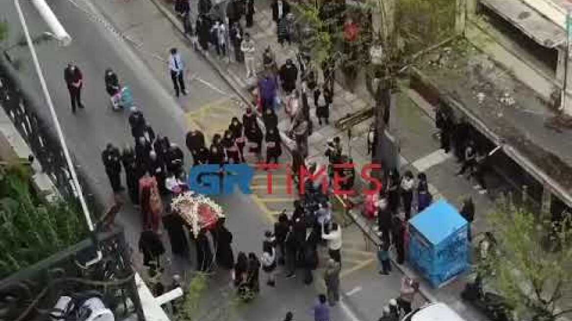 Περιφορά του Επιταφίου στον Ιερό Ναό Αγίου Μηνά στη Θεσσαλονίκη