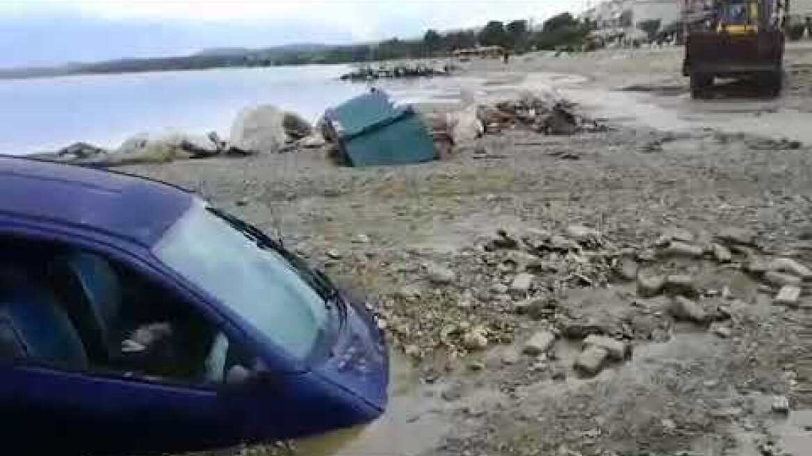 Εικόνες καταστροφής από την πλημμύρα στη Νικήτη Χαλκιδικής - Voria.gr