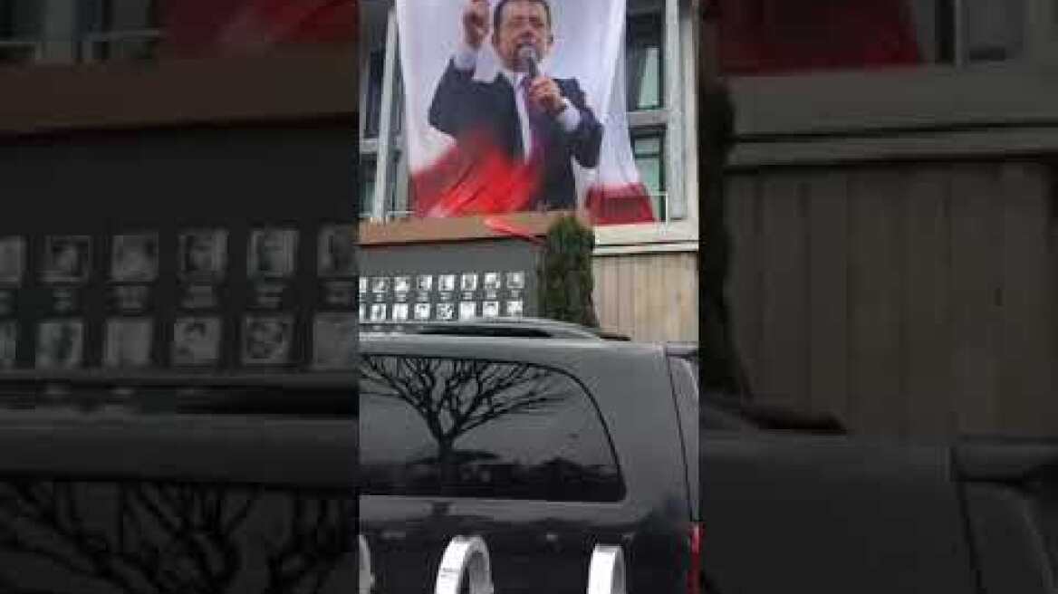 Η εικόνα έξω από το δημαρχείο Κωνσταντινούπολης