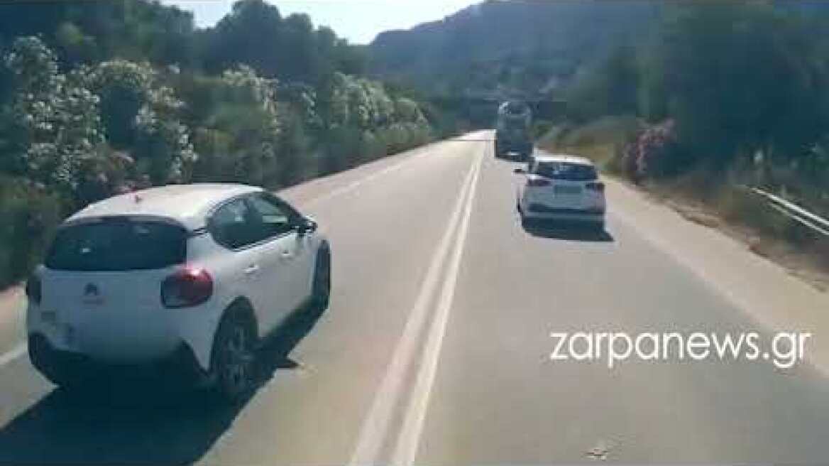 Βίντεο - σοκ στον ΒΟΑΚ - Αυτοκίνητο μπαίνει στο αντίθετο ρεύμα και κάνει προσπέραση σε διπλή γραμμή