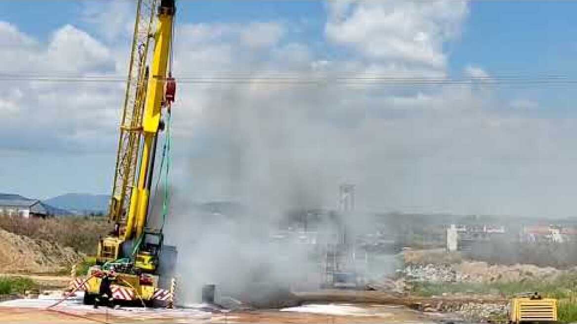 Τραυματισμός χειριστή γερανού που πήρε φωτιά από χτύπημα στα ηλεκτροφόρα καλωδια