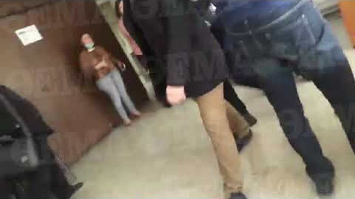 Μπάχαλο σε ληξιαρχείο στο κέντρο της Αθήνας: Άγνωστος τραμπούκισε υπαλλήλους (3)