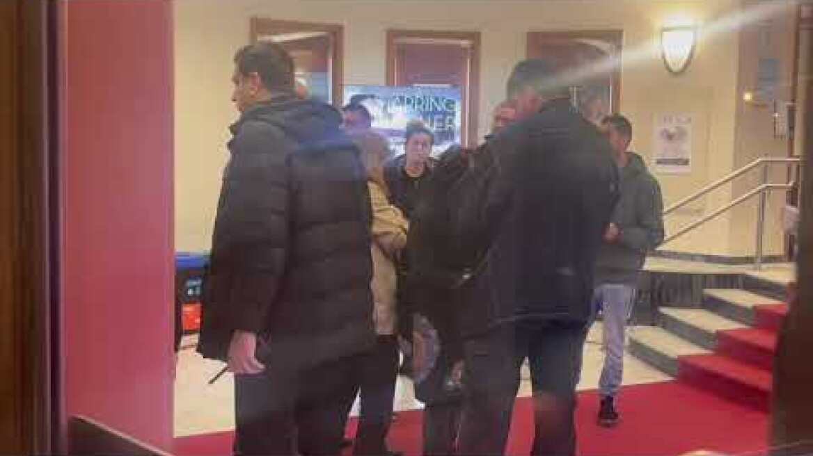 'Έλεγχος για την είσοδο στο Ολύμπιον (2)