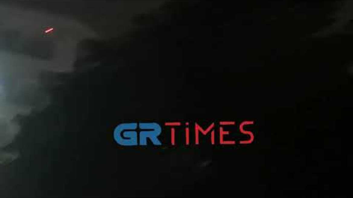 Ισχυρή μεταμεσονύχτια καταιγίδα, δροσίζει τη Θεσσαλονίκη