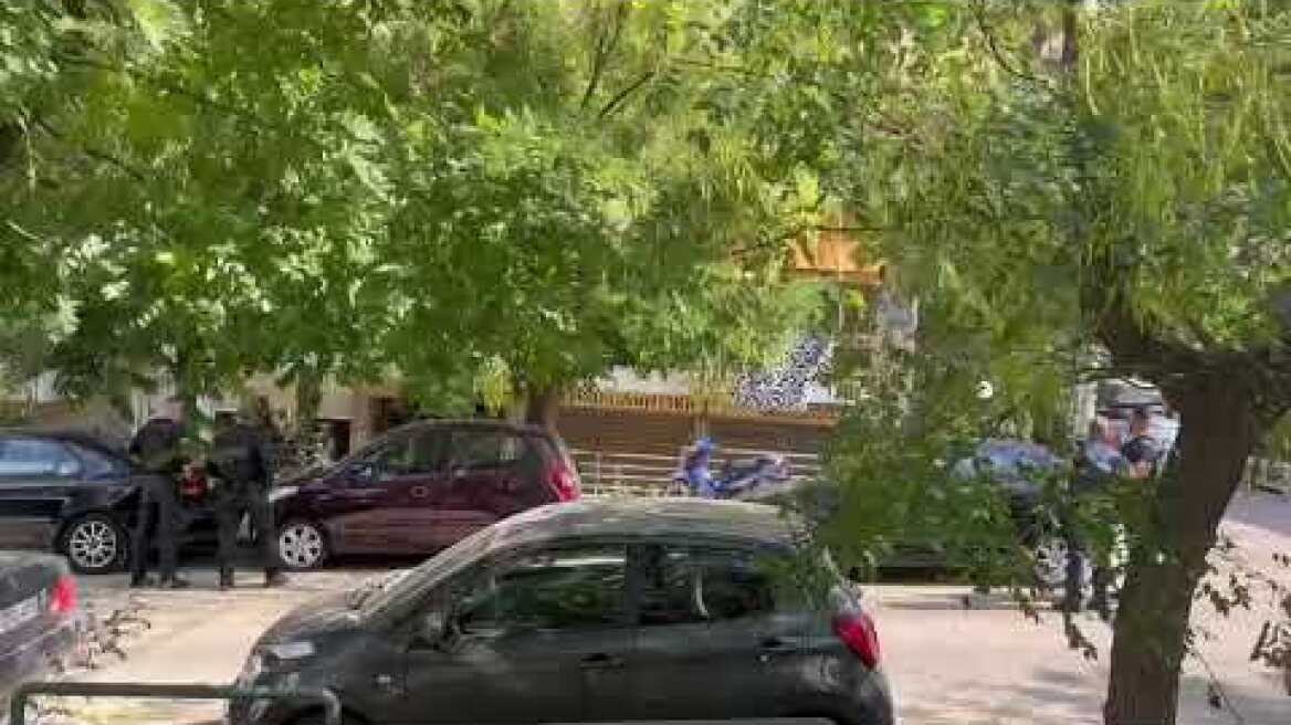 Νέος Κόσμος: Άνδρας ταμπουρώθηκε στο σπίτι του