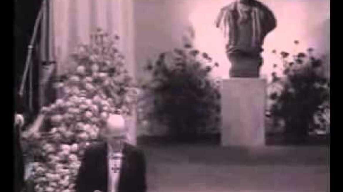 απονομή  Νόμπελ στον Ελύτη