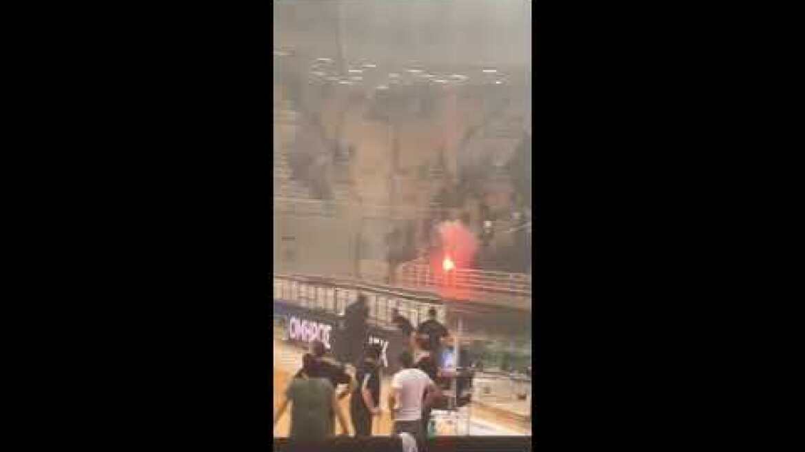 Επεισόδια και ΜΑΤ στο ΟΑΚΑ κατά τη διακοπή του Παναθηναϊκός - Ολυμπιακός
