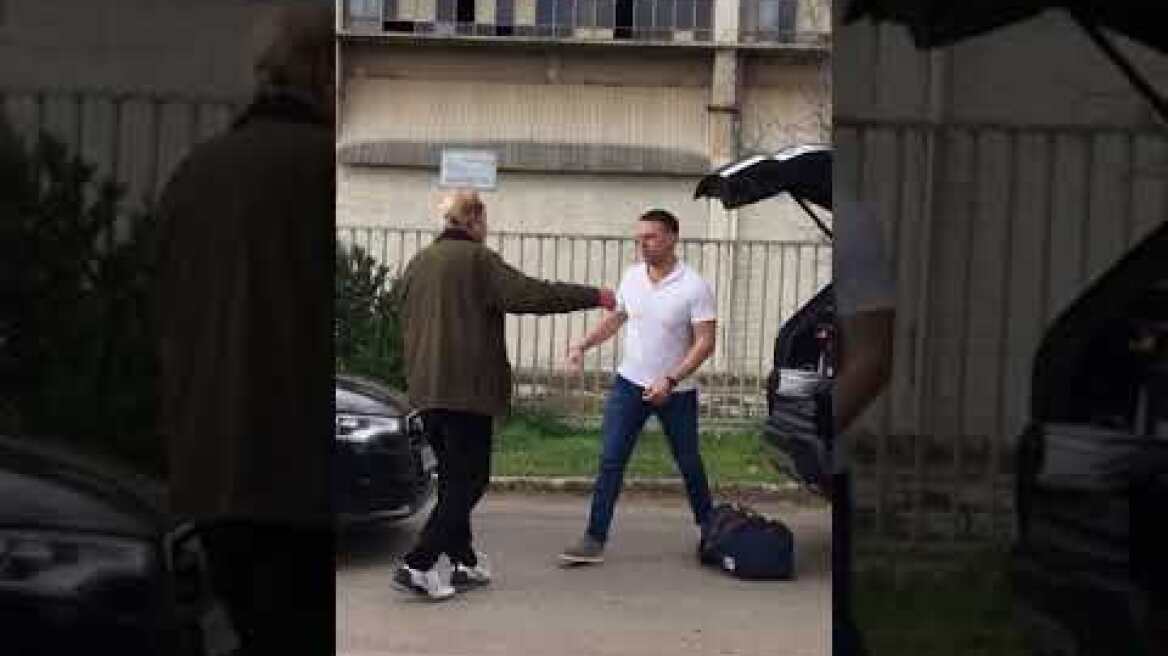 Την πύλη του στρατοπέδου νεοσυλλέκτων της Θήβας παρουσιάσθηκε ο Στέφανος Κασσελάκης