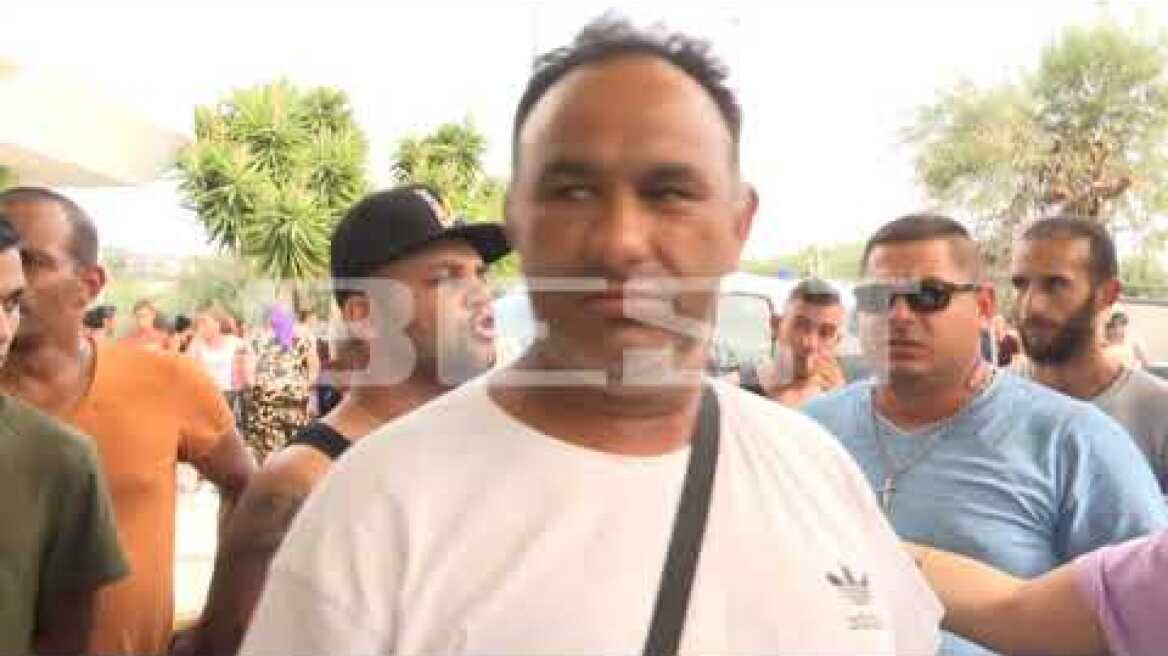 Σκηνικό με φωτιές και αντιδράσεις μετά το θάνατο νεαρού Ρομά