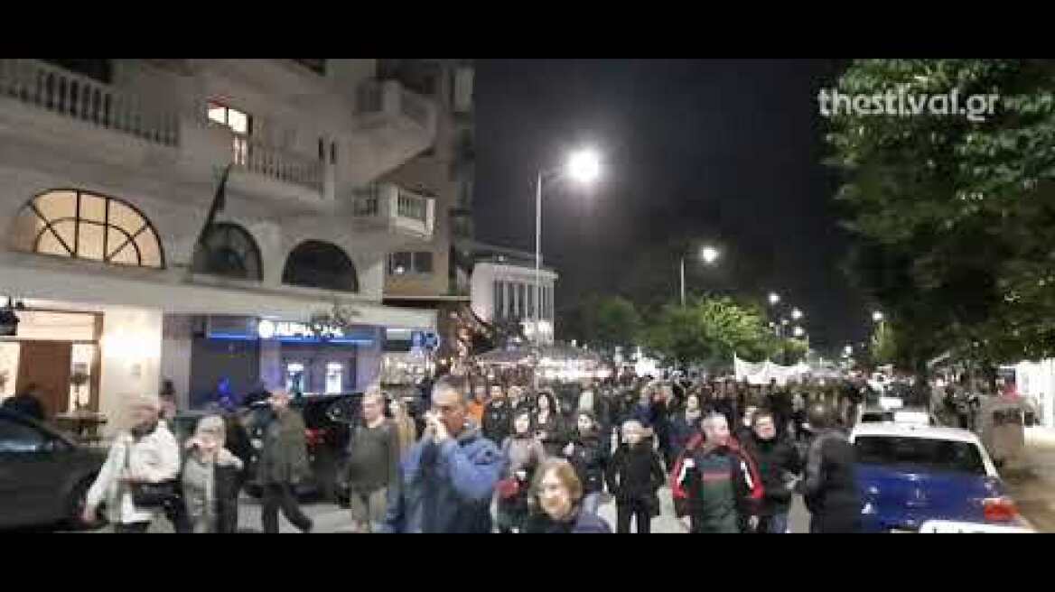 Thestival Πορεία αρνητών του υποχρεωτικού εμβολιασμού