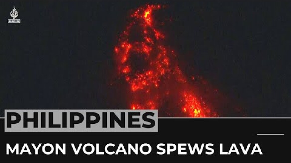 Philippines volcano: Thousands flee homes as Mayon spews lava