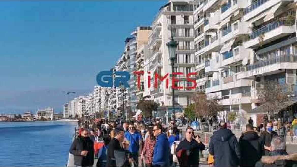 "Βούλιαξε" από κόσμο η παραλία της Θεσσαλονίκης - GRTimes.gr