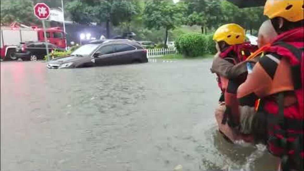 China raises emergency level for flooding in Guangdong (English subtitles)