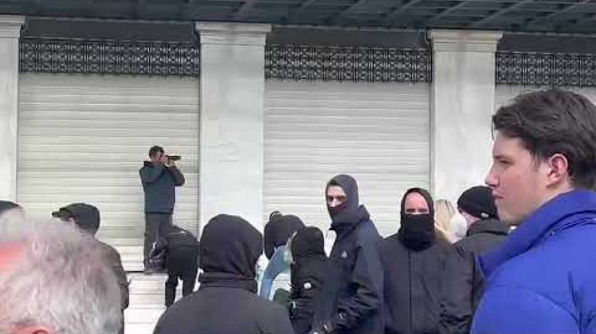 Μικροεπεισόδια στην πλατεία Συντάγματος