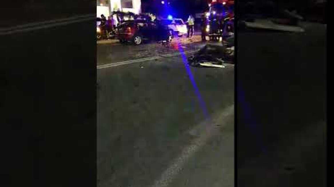 Σοβαρό τροχαίο με εγκλωβισμό - Τρεις τραυματίες, δύο σοβαρά