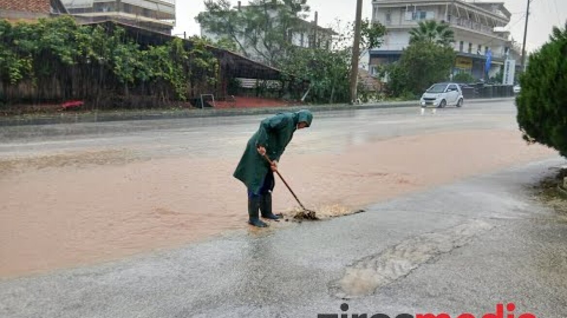 Κακοκαιρία σήμερα: Σφοδρή κακοκαιρία πλήττει την Φιλιππιάδα Πρεβέζης, δρόμοι