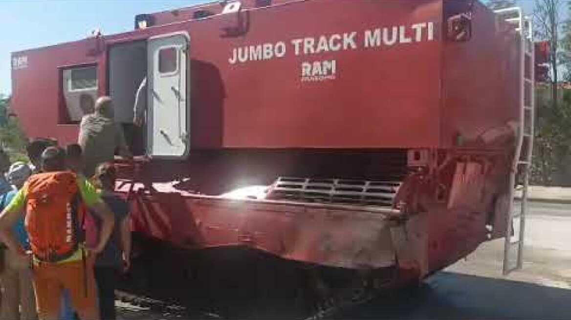 Τεράστιο ερπυστριοφόρο όχημα μεταφέρει πολίτες στη Γιάννουλη