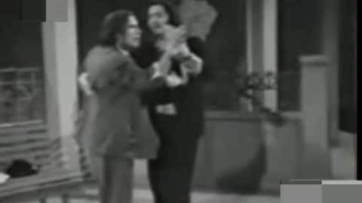 «Εκείνος και Εκείνος» του Κώστα Μουρσελά | «Το αυγό» | Σπάνιο απόσπασμα από την περίοδο της χούντας