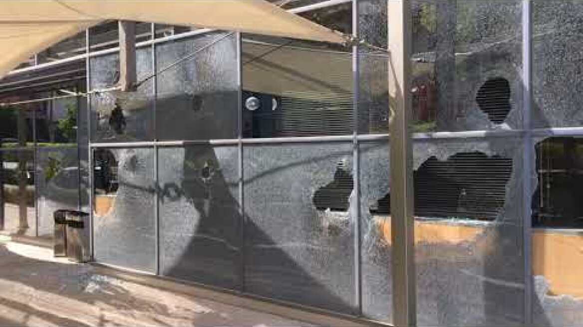 Επίθεση με βαριοπούλες σε τράπεζα στην Καλλιρόης